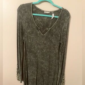 Gimmicks by BKE shirt